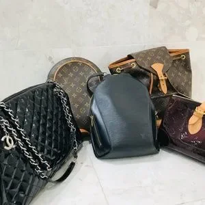 LOUIS VUITTON Monogram Vernis Rosewood Avenue Bag
