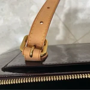 LOUIS VUITTON Monogram Vernis Rosewood Avenue Bag