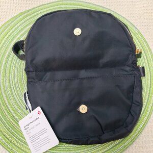 Lululemon - All Night Festival Bag - Micro 2L - Black/Gold