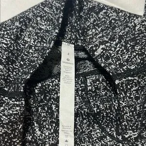 Lululemon Black And White Patterned Leggings Size 4‎