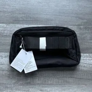 Lululemon Everywhere Belt Bag Black New With Tags Large 1L