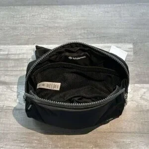 Lululemon Everywhere Belt Bag Black New With Tags Large 1L