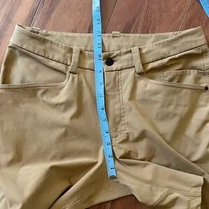 Lululemon Men’s Chino Shorts Khaki Size Medium