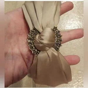 Luxurious Satin Knot Champagne Cream Headband With Rhinestone Accent NWT ✨✨