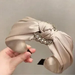 Luxurious Satin Knot Champagne Cream Headband with Rhinestone Accent NWT ✨✨