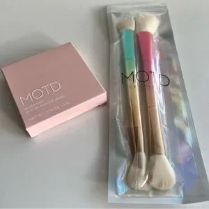 M.O.T.D. Party Of Two Dual Ended Brush