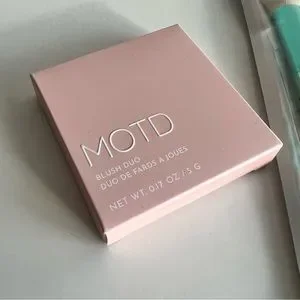 M.O.T.D. Party Of Two Dual Ended Brush
