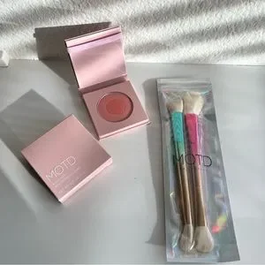 M.O.T.D. Party Of Two Dual Ended Brush