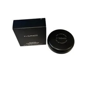 Mac Pro Longwear SPF 20 Compact Foundation NC 25 New Rare