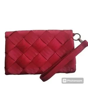 MAGGIE BAGS SEATBELT RED CLUTCH