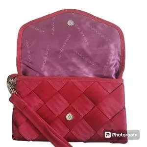 MAGGIE BAGS SEATBELT RED CLUTCH