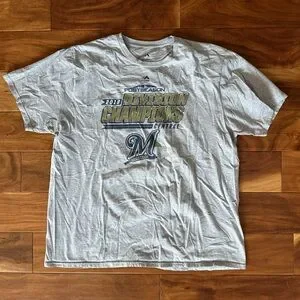 Majestic Milwaukee Brewers 2018 Divisionion Champions Tee size XL