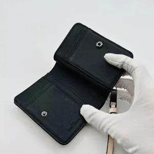 Marc Jacob’s Small Zip Wallet EUC