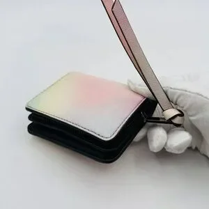 Marc Jacob’s Small Zip Wallet EUC