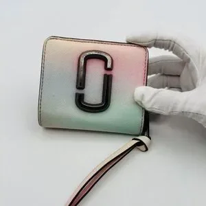 Marc Jacob’s small zip wallet EUC