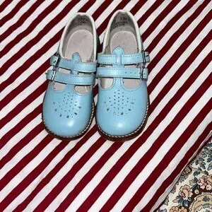 Mary Jane’s baby powder blue toddler sz 7