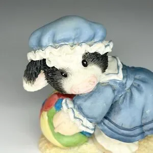 Mary’s Moo Moos Enesco Figurine #257532 Month August Moo And Me By The Sea 1996