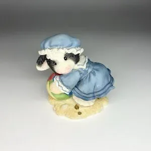 Mary’s Moo Moos Enesco Figurine #257532 Month August Moo and Me by the Sea 1996