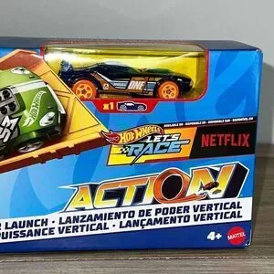 Mattel Hot Wheels Play Set Race Car With Action Stunt Track Spin & Score 4+