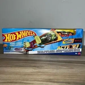 Mattel Hot Wheels Play Set Race Car with Action Stunt Track Spin & Score 4+