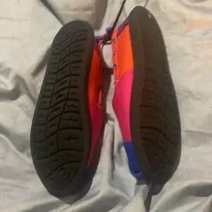 Maui Island Shoes. NWOT