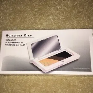 Me make essentials butterfly eyes compact
