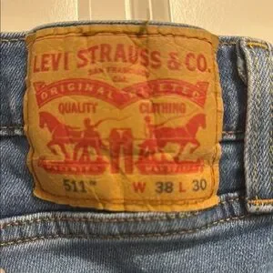 Men’s Levi Straight Leg Jeans With Classic Medium Wash Size 38/30
