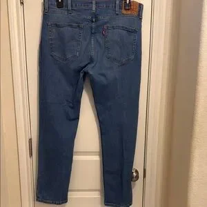 Men’s Levi Straight Leg Jeans With Classic Medium Wash Size 38/30