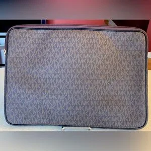 MICHAEL KORS Jet Set Travel LG Laptop Case EUC