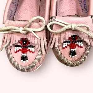 MINNETONKA Kids Pink Leather Moccasins With Fringe And Beading Size 8
