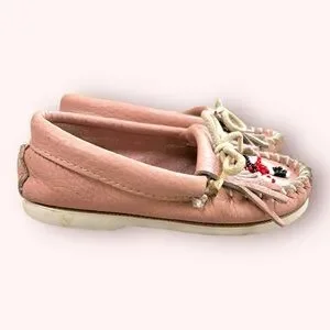 MINNETONKA Kids Pink Leather Moccasins With Fringe And Beading Size 8