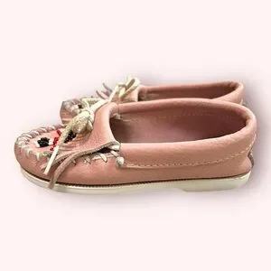 MINNETONKA Kids Pink Leather Moccasins With Fringe And Beading Size 8
