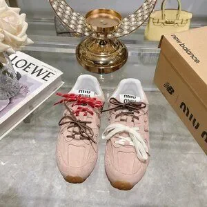 Miumiu x New Balance 530 Classic Sneake