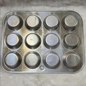 Muffinaire Aluminum 12 Muffin Pan United Aircraft Products USA Dayton OH