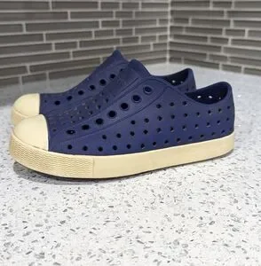 Native Jefferson Navy Blue Slip On Breatheable Water Shoe Sneaker Boys Size 12