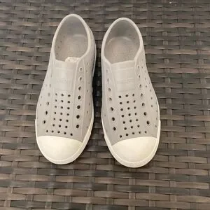 Native Jefferson Shoes Junior Size 1