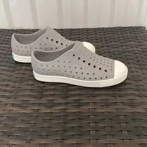 Native Jefferson shoes junior size 1