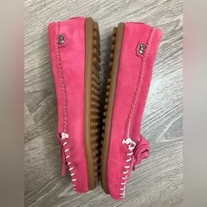 NEW 5.5 MINNETONKA × Hello Kitty Kawaii Pink Leather Moccasins