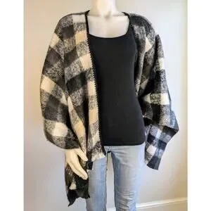 NEW Ana "Black Buffalo" Black Gray White Check Fuzzy Thick Wrap Shawl Cape OS