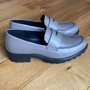 NEW Ecco “Modtray” Penny loafer