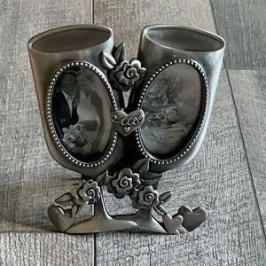 New Fetco Metal Champagne Glasses Picture Frame. 6in. x 5 in. Total