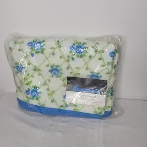 NEW Fieldcrest Acrylic Vintage Twin/ C Full Double Side Bed