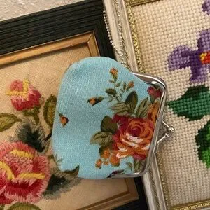 New Handmade Kiss-lock Floral Clutch Coin Purse/Charm