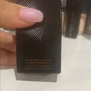 New In Box Tom Ford Shade And Illuminate - Brown 2.5 Sculpture Brush