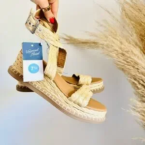 NEW TARGET UNIVERSAL THREAD White Beige Platform Wedge Heel Sandals Slides 7.5