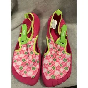 Newtz Girls Water Shoes Floral Slip On Size 4-5 Beach Activewear