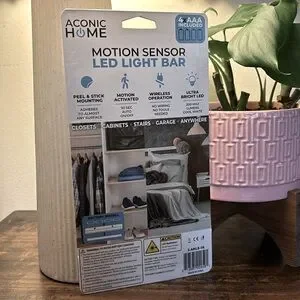 NIB NWT Wireless Motion-Sensor LED Light Bar Battery Operated