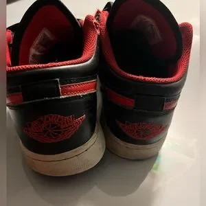 NIKE Air Jordan AJ 1 Low Red Black Boys Men Size 6.5 Youth Sneakers Shoes Ball