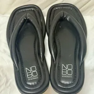 No Boundaries Women's Puffy Thong Flip Flop Sandals