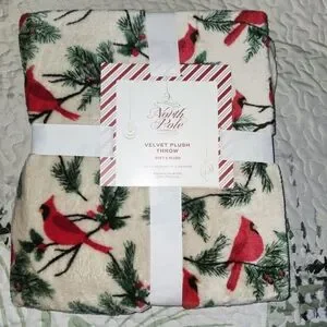 NORTHPOLE Velvet Plush Throw - Red and Cream
